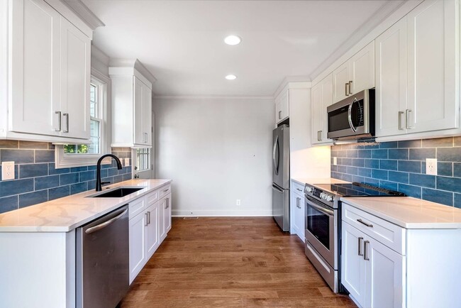 Building Photo - 5656 Kendall Dr