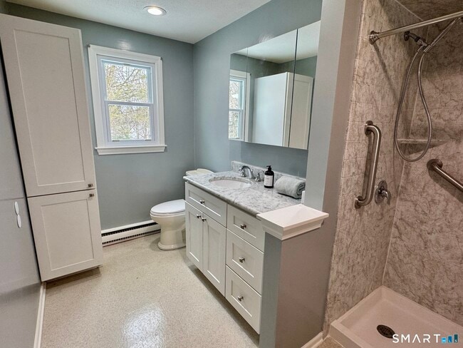 Building Photo - 10 Longview Ln