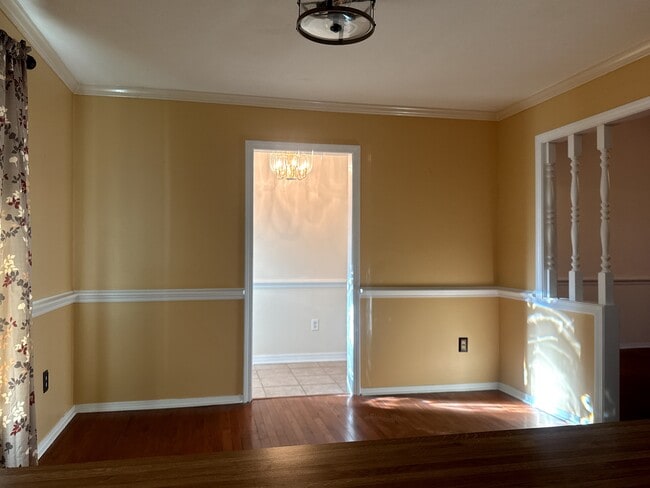 Building Photo - 405 Harvest Dr