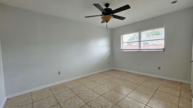 Building Photo - 3 Bedroom Pool Home in North Port - Rent I...