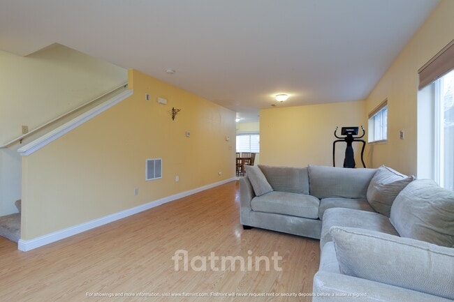 Building Photo - 1728 26th Ave S