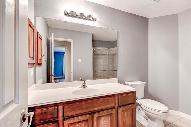 Building Photo - 15220 Fernhill Dr
