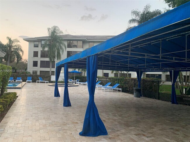 Building Photo - 1709 Whitehall Dr