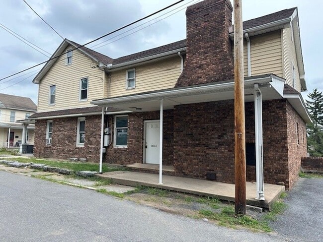 Primary Photo - 502 2nd St