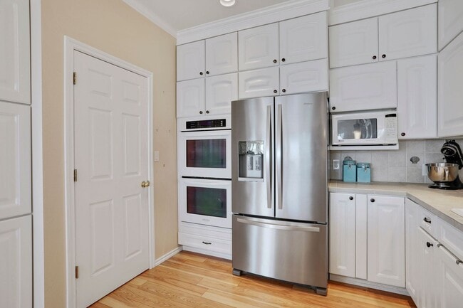 Building Photo - Spectacular Water Front Home With a Short Term  Lease to Start!