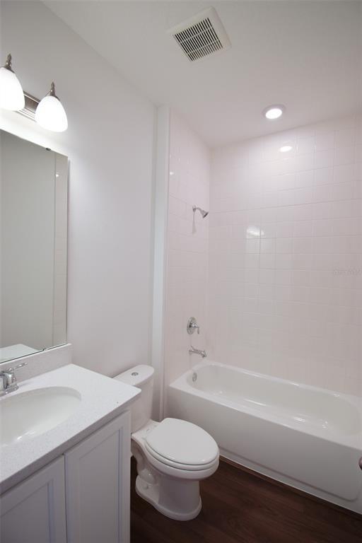 Building Photo - 2370 Lancashire St