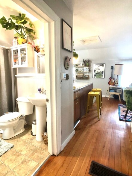 Building Photo - 1817 Spohn Ave