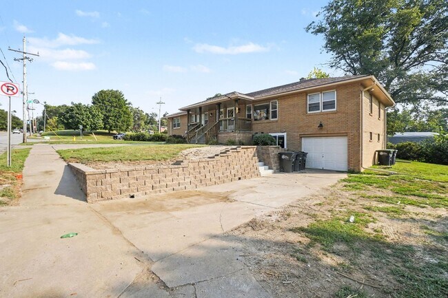 Building Photo - 6767 Military Ave