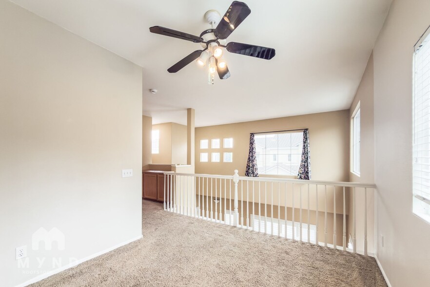 Building Photo - 305 Diamante Way