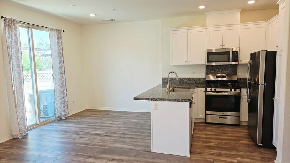 Building Photo - 24110 Tuscany Ave