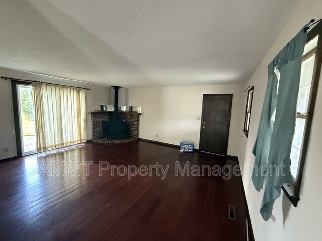 Building Photo - 1825 26th Ave