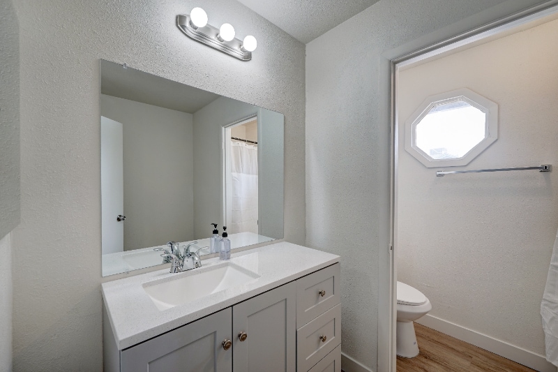 Building Photo - 2331 W Kathleen Rd