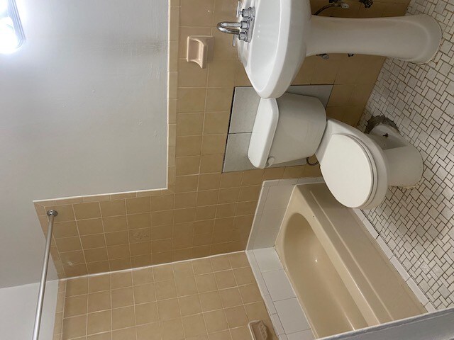 Building Photo - 40-49-49 Case St