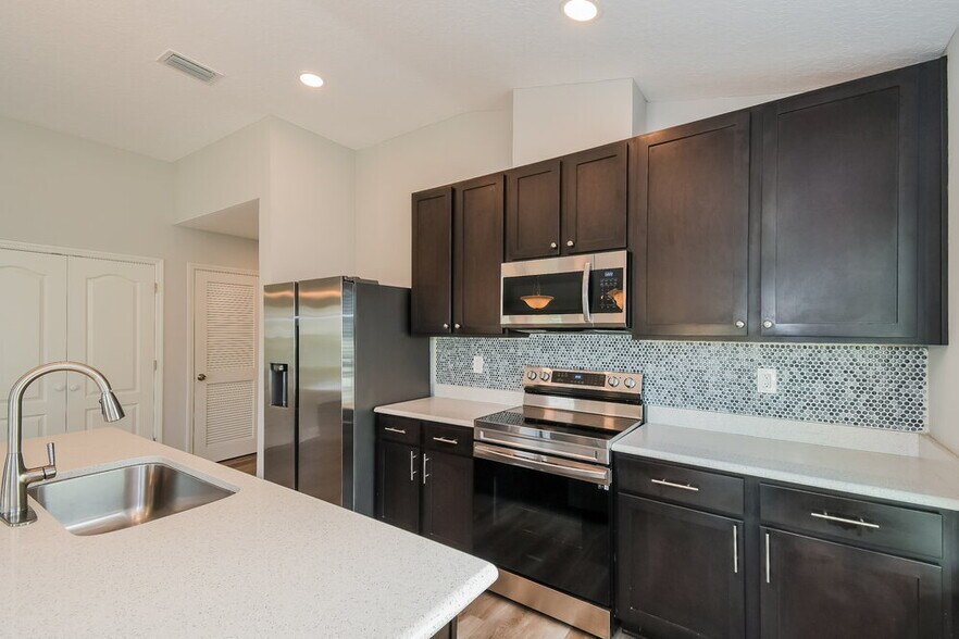 Building Photo - 683 Trellis Bay Dr