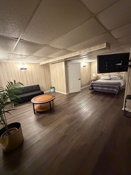 Building Photo - 5565 Hillcrest Dr