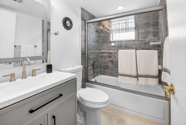 Building Photo - 173 Flanders C