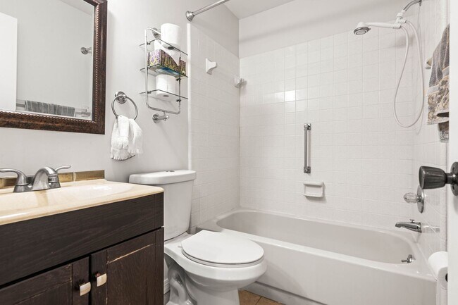 Building Photo - Perfect Retirement Condo