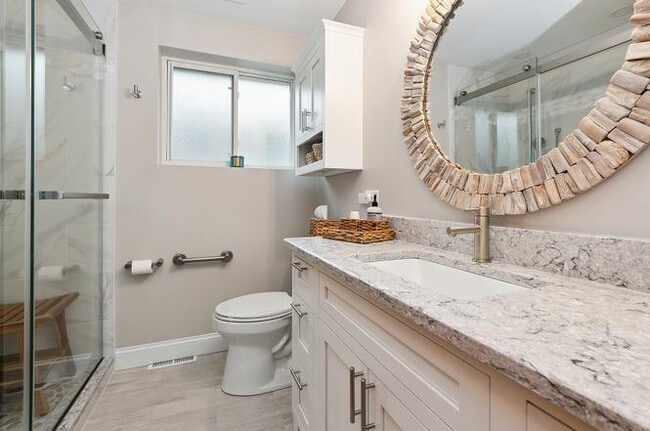 Building Photo - 11242 S Whipple St