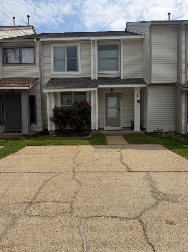 Building Photo - Ocean Lakes Three Bedroom Townhome