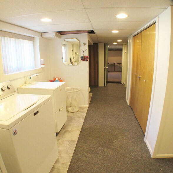 Building Photo - 3337 W 114th St