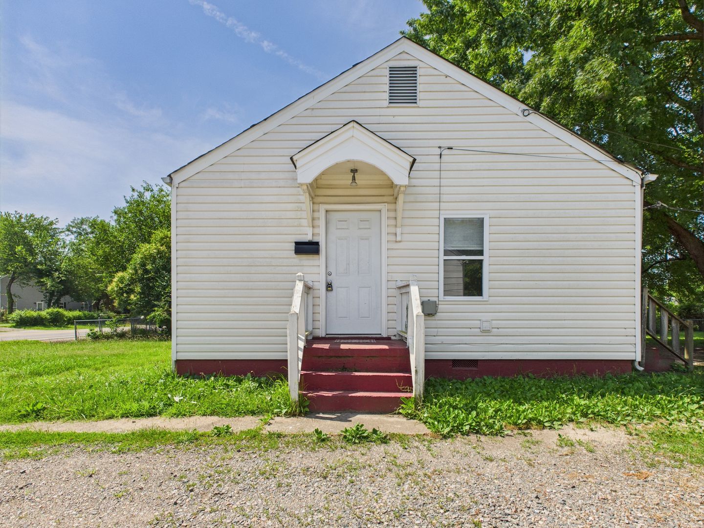 Building Photo - 2420 Gordon Ln