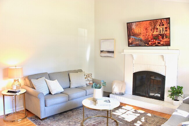 Building Photo - 316 Vinecrest Dr