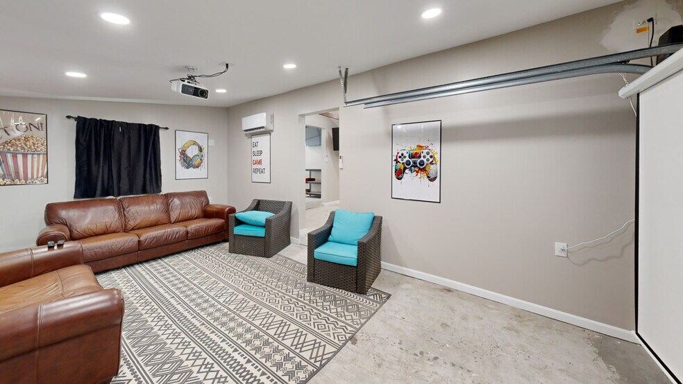 Building Photo - 9 Birch Dr