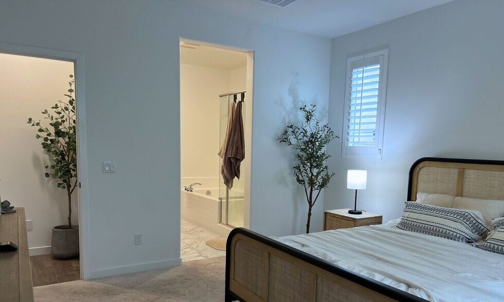 Building Photo - 16746 Mistletoe