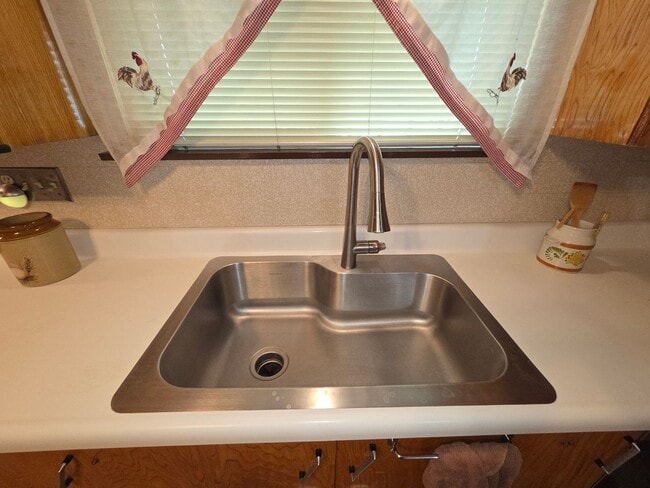 Building Photo - Spacious 2 Bedroom 2 Baths Spanish Charmer!