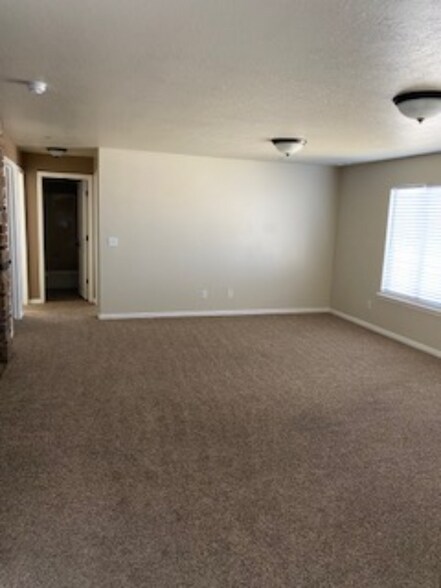 Building Photo - 3543 E Rock Creek Rd