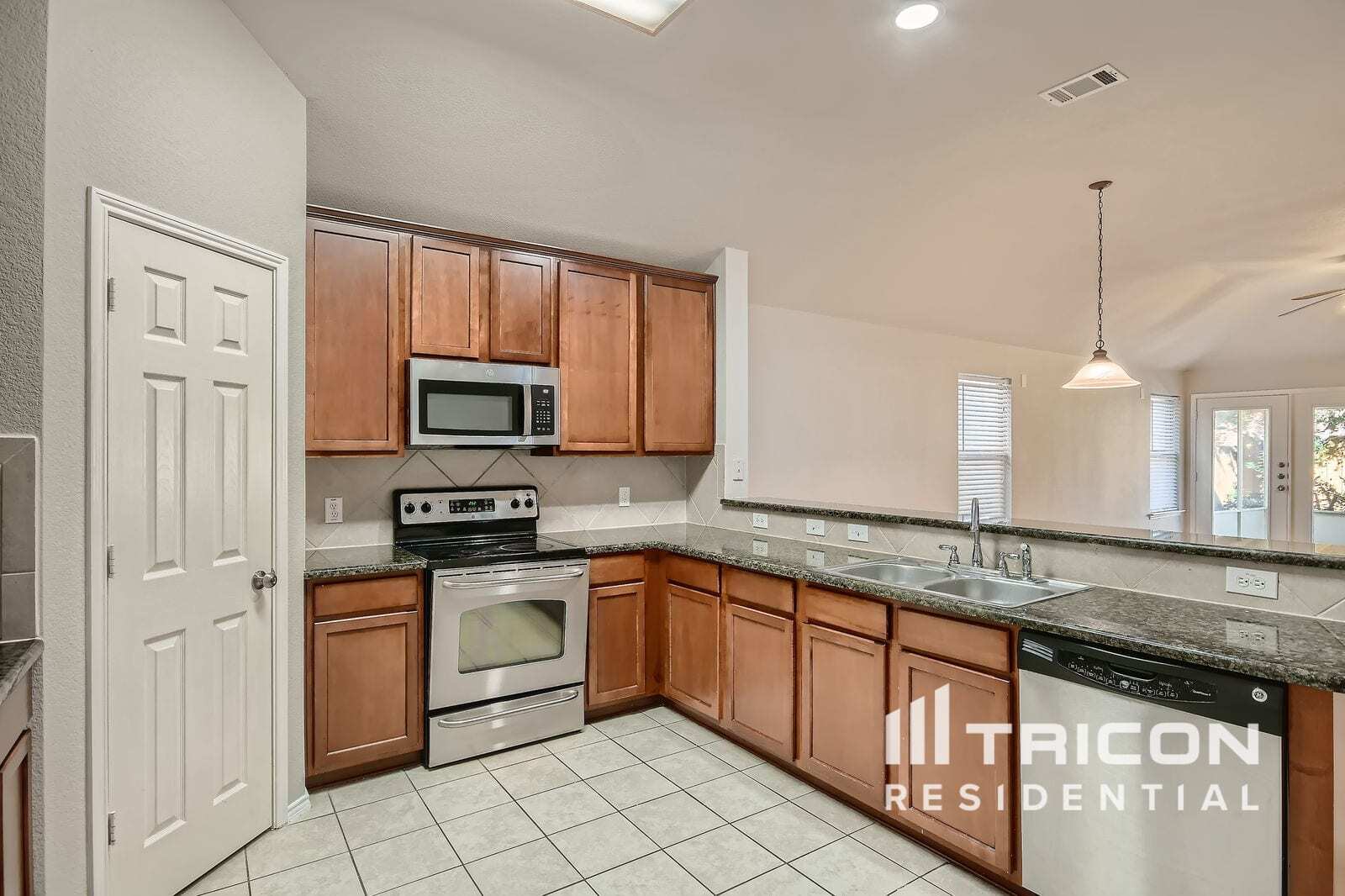 Building Photo - 9007 Water Oak Dr