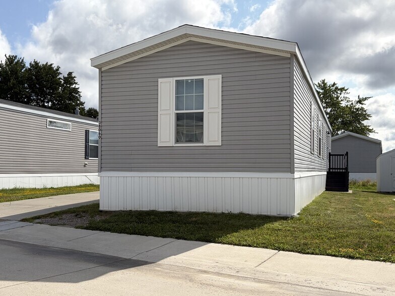 Building Photo - 38060 Leverette Ave