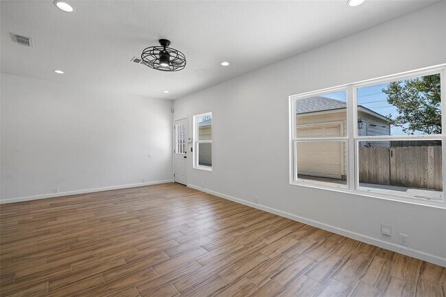 Building Photo - 16879 Mammoth Springs Dr