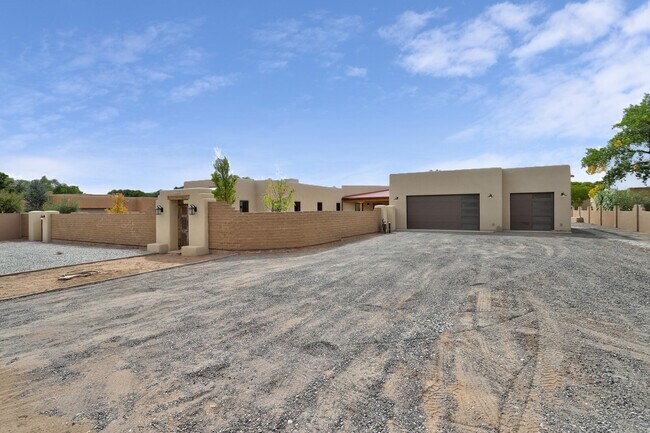 Building Photo - 1020 Ortega Rd NW