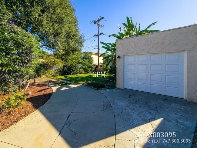 Building Photo - 1320 E Maple St