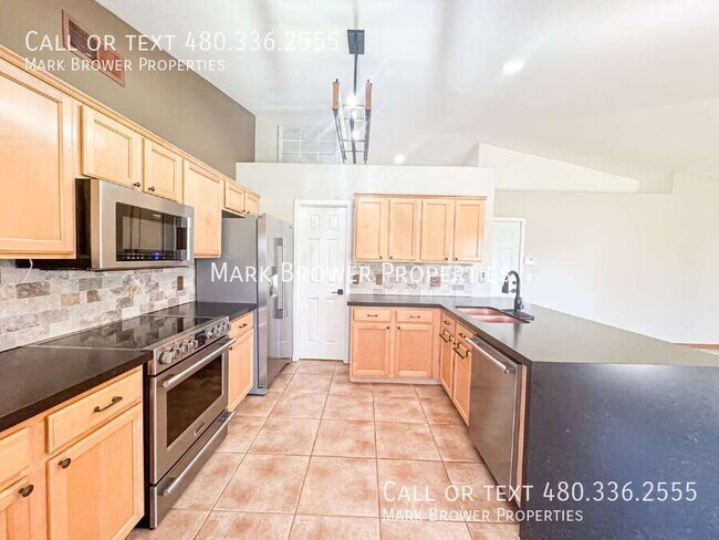 Building Photo - 566 S Esmeralda