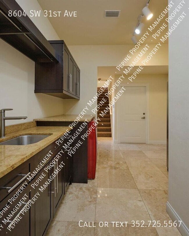 Building Photo - 8604 SW 31st Ave