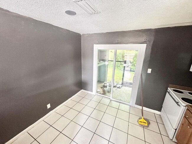 Building Photo - 2993 SE Camino Ave