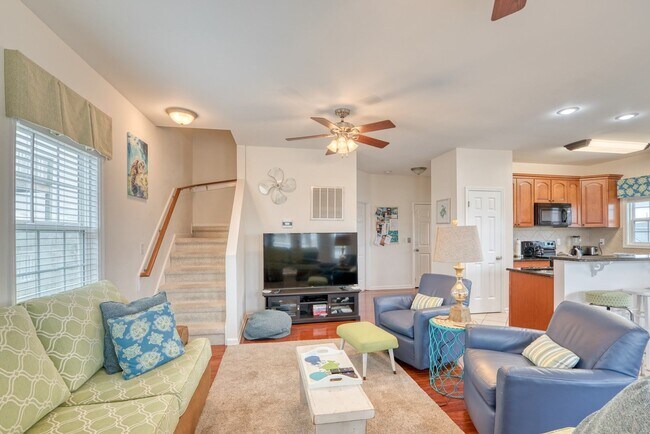 Building Photo - DOG FRIENDLY FURNISHED OFF-SEASON RENTAL A...