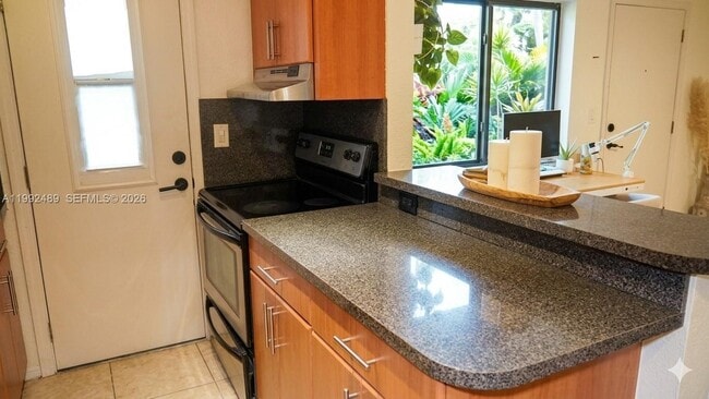 Building Photo - 3240 Mary St