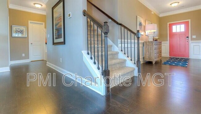 Building Photo - 1120 Walbury Hl