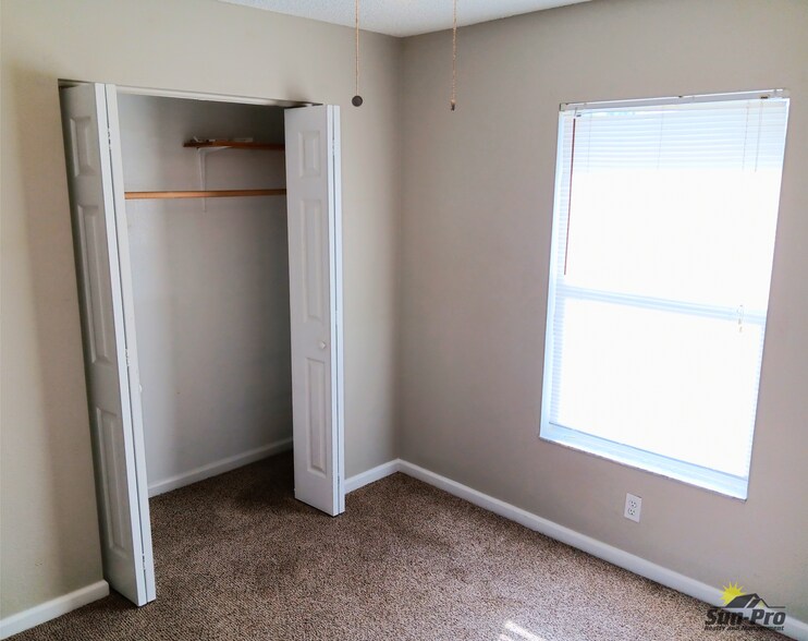 Building Photo - 2735 Fern Palm Dr