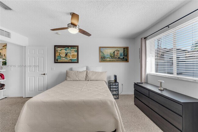 Building Photo - 2245 SE 25th Ave