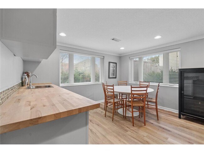 Building Photo - 5036 Richmond Dr