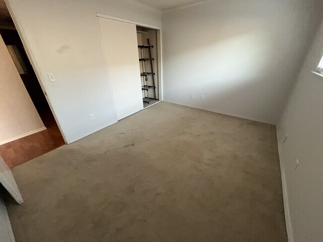 Building Photo - 6936-6936 Sutro Ct