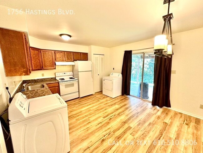 Building Photo - 1756 Hastings Rd