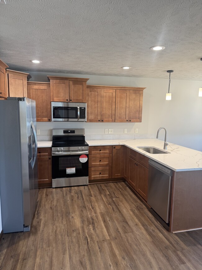 Building Photo - 331 W Samuel Ave