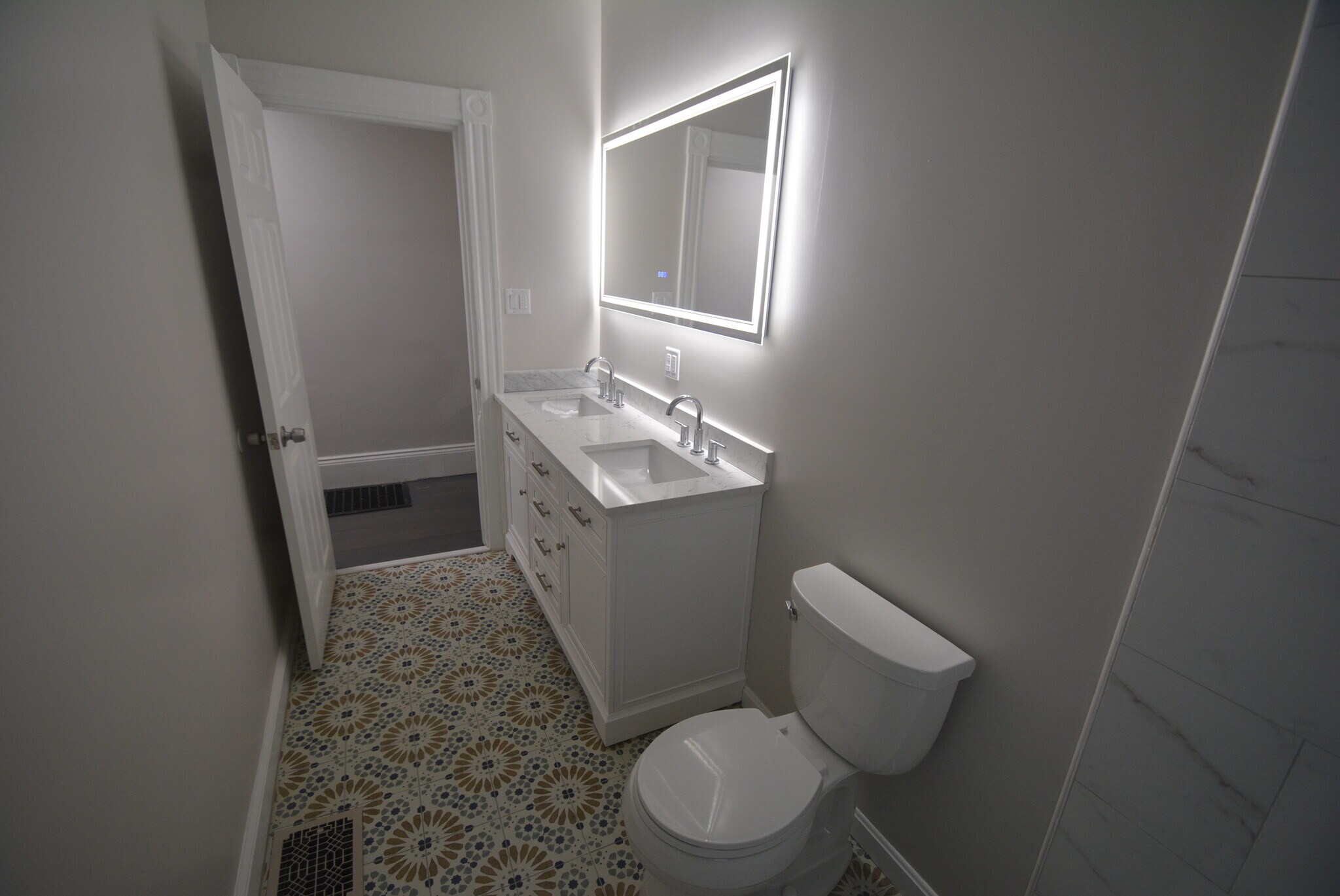 Building Photo - 31 Claybourne St