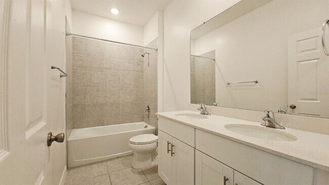 Building Photo - 722 Lemon Ave