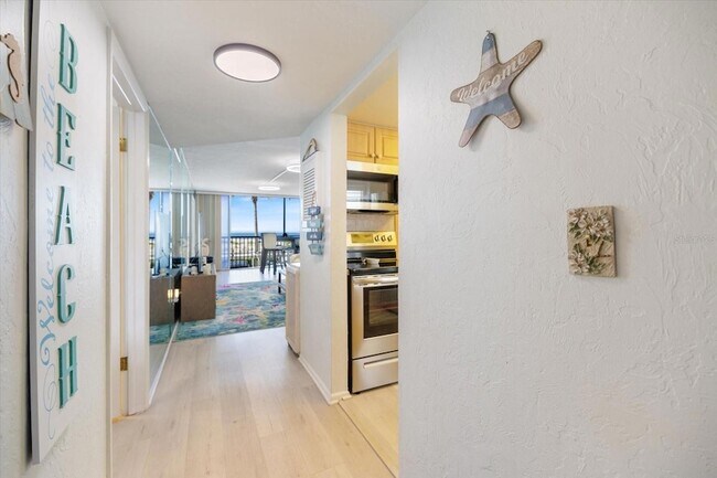 Building Photo - 1400 Tarpon Center Dr